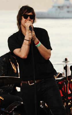 musiccantouchyou:  22/100 Pictures of Julian Casablancas 