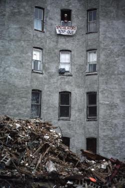 tamburina:  Steve McCurry, Apartment building in the East Village/Lower