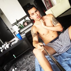 shylowwalkerxxx:  Just here going to #workout and playing with
