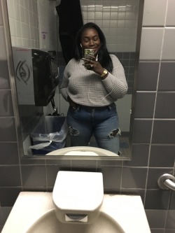 chubby-bunnies:  Hello from me, my fupa, and a trash can 😄😄