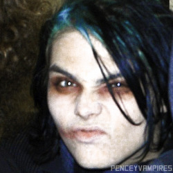 penceyvampires:  Gerard Way + Turquoise roots [ x ] 