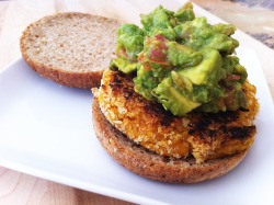 vegan-yums:     Chipotle Quinoa Sweet Potato Burgers with Crunchy