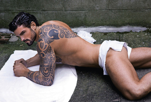 bodyandsoulmag:Stuart ReardonStuart Reardon is an English fitness model and professional rugby league footballer who is currently playing for AS Carcassonne in the French Elite One Championship. He plays as a fullback, wing or centre.Born: October 13,