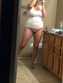 matt36az:  Sexy wife fresh out of the shower 😍 damn she is