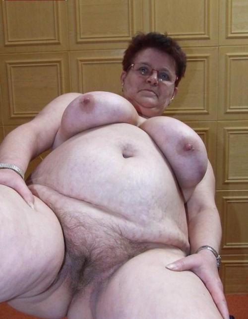 Granny cunt from below…what a sexy shot this is! Nice breasts and belly as well. Fat older women RULE!Find YOUR Sexy Big Belly Partner Here…FREE!