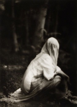 kittencrimson:    Imogen Cunningham - Veiled Woman, 1910 -1912