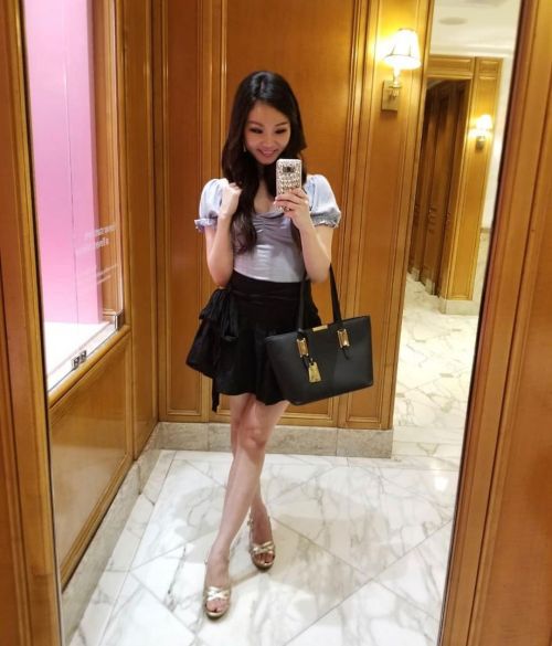 world-of-asian-beauties:  💖 @viveelee  💖 Let’s go shopping~