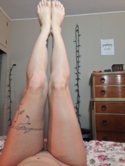 taylorrose-xx:  I’ve got to work out more if keeping my legs