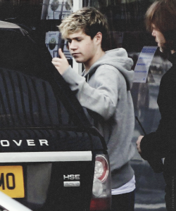 zaynrocksmyworld:  Niall arriving for tour rehearsals in Yorkshire