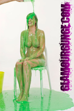 messygirlfreak:  glamourgunge:  Jenna J naked in green slime