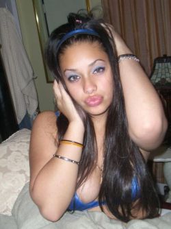 captaininsanoshorrorshow:  rlh001:  Latina self pic looking good.