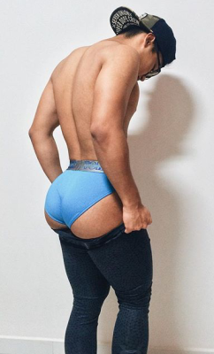 hindsite:  just a few reasons you should follow him on tumblr