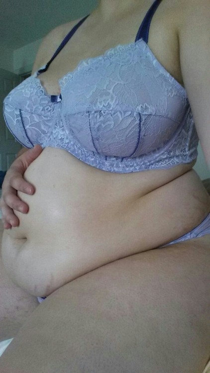 casualchubby: I’ll be gone for the weekend, so here’s my big belly in pretty lingerie to hold you over 