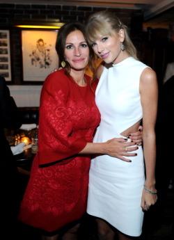 swiftnetwork:  Taylor & Julia Roberts at the SoHo house in