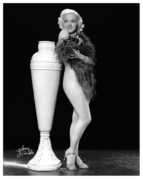 Mae Brown Vintage promo photo dated from the early 1940’s..