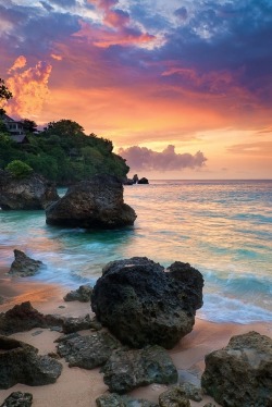 b4rry69:  heaven-ly-mind:  Suluban Beach - Bali Indonesia by Jesse