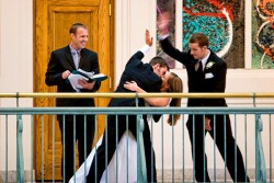 lulz-time:  Groom high fives the best man during the first kiss,