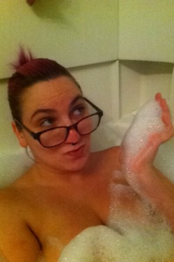 mooskiemallie:  Bubbles help me think. 