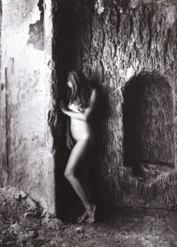 fragrantblossoms:  František Dostál, Nude in a Corner, Undated. 