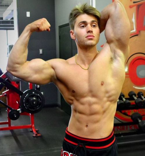 muscle-beach-party:AARON IS A STUNNING MUSCLE SUPERSTAR 