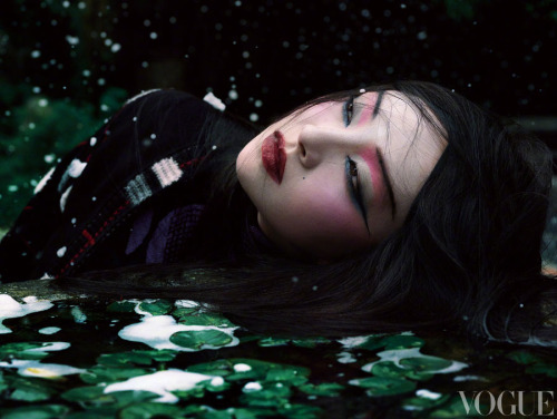 justscreenshots:  VOGUE ChinaModel Zeng MeihuiziPhoto Liu Zongyuan