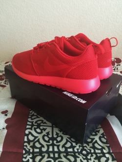 jpa-thevillain:  🌹 My Roshe runs came in today 🌹