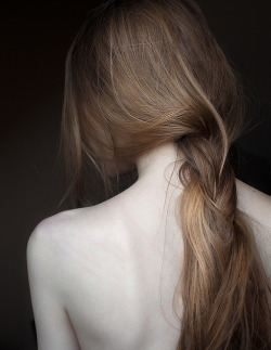 melisica:  (by laura makabresku) 