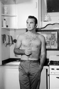 hotfamousmen:  Burt Reynolds