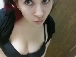 fuck-me-like-you-mean-it-baby:  Hey look its my face XD Topless