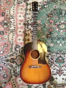k8ie-is-gr8:  My acoustic Gibson