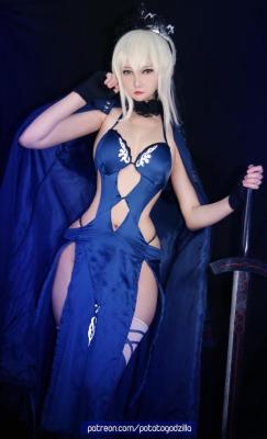 love-cosplaygirls:  Saber Alter (Rider) by potatogodzilla