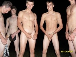 wooddude18-blog: lilbrother-naked:  Vergleiche   love nude camping