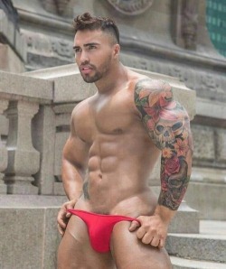 daddiesbearsandmuscles:  Jordano Garcia 