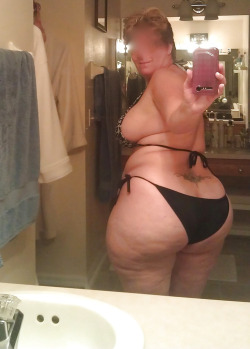 Fantastic picture. Thick mom showing her sweet ass and tramp