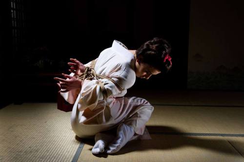 mai8chan:Shibari Naka AkiraModel GorgonePhoto Norio Sugiura