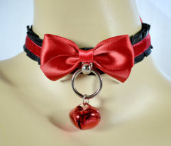 belladonna-saboteur:  EXTRA LONG Red and Black Kitty Collar w/Bell