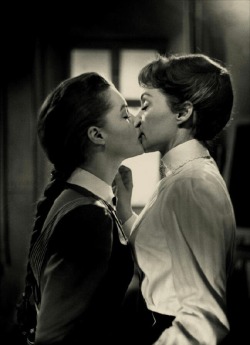 joie-de-deux:  Romy Schneider et Lilli Palmer  -  lesbian-through-life: