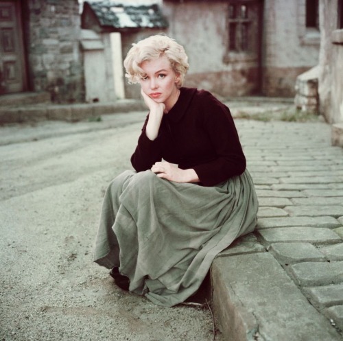 perfectlymarilynmonroe:Marilyn Monroe photographed in the “Peasant