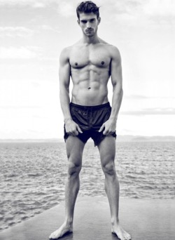 hunkopedia:  Follow Hunk’o’pedia for more hot guys! 