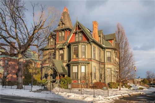 porcelainapparition:  “The Painted Lady”Hartford, Connecticutbuilt