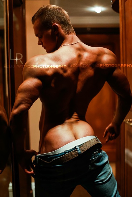 Sergey Boitcov’s hot tight buns ðŸ˜