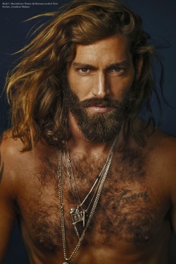 beardmodel:  Maximiliano Patane by Franck Glenisson - Bananas