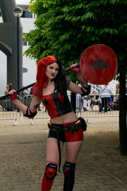 hotcosplaychicks:  more harley quinn by epicmeerkat99 Check out