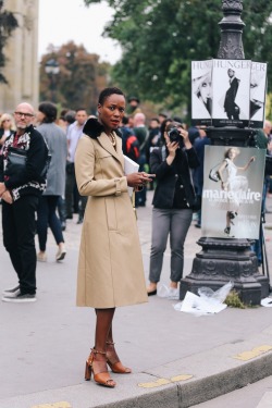 topshop:  Seriously. Has a coat ever looked this elegant? 