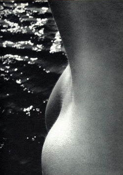 vivipiuomeno:  Lucien Clergue (b. August 14, 1934) back sea  