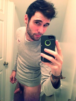 nakedmanblog:  the-iant:  Selfie  This guy does amazing selfies! 