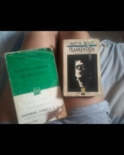 Pequeño y viejo tesoro en casa de mis abuelos. *-*   #Frankenstein