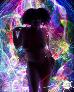 ðŸ”¦ðŸ–¼ with @heff_fox #lightpainting #lightart #psychedelic #model #silhouette #artnude #phillyartist