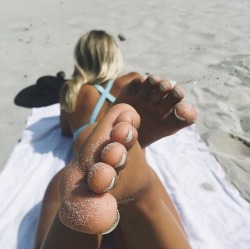 feetplanet:  ♥  Simply have to re-reblog this tor- and sole