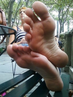 Maureen Kinky Toes